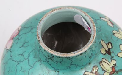 CHINA, CIRCA 1900
Porcelain vase decorated...