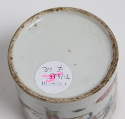 CHINA, LATE 19th CENTURY
Set of two porcelains...