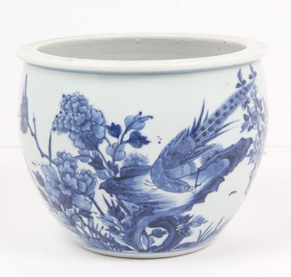 CHINA, 20th CENTURY
Small blue-white porcelain...