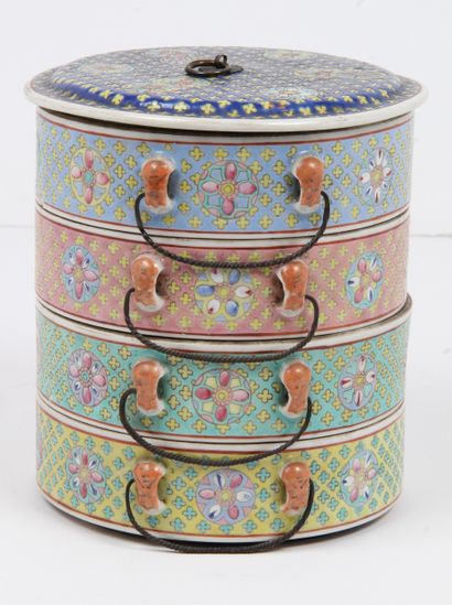 CHINA, FIRST HALF OF THE 20th CENTURY
Four-tiered...