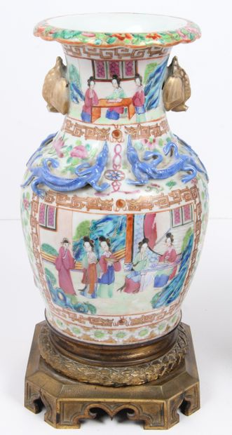 CHINA, CANTON, END OF THE 19th CENTURY
Pair...