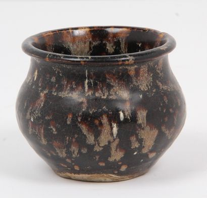 CHINA, JIZHOU FURNACE STYLE, 14th CENTURY
Small...
