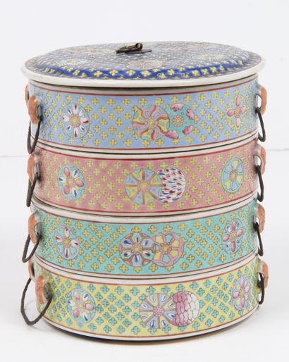 CHINA, FIRST HALF OF THE 20th CENTURY
Four-tiered...