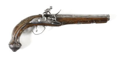 Pistolet à silex oriental.
Canon rond, à...