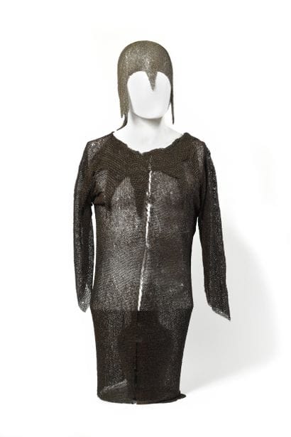 Ensemble :
-Protection de tête en camail...