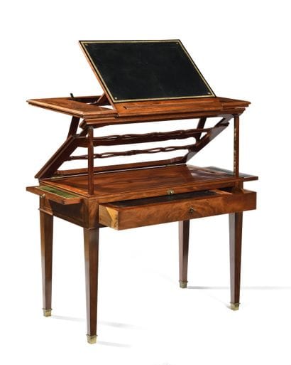 Architect's table in mahogany,
opening to...