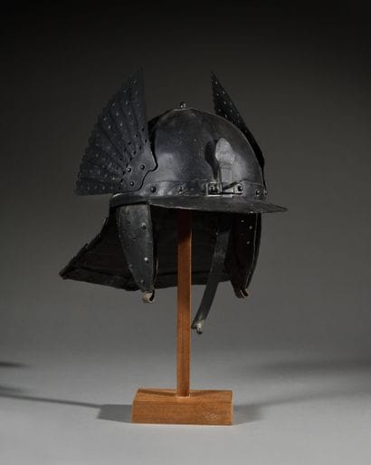 Casque à ailes de cavalier polonais.
Bombe...