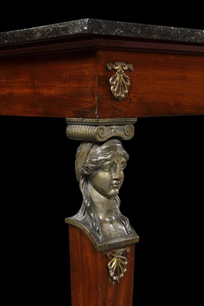 Mahogany console table,
the top in black...