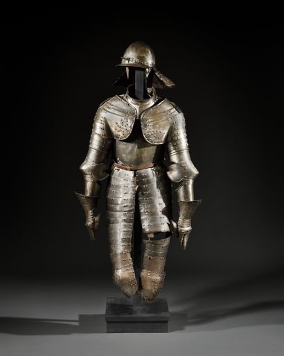 Armure de cavalier XVIe siècle.
Casque. Bombe...
