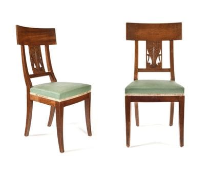 Pair of chairs
in mahogany and mahogany veneer,...