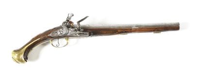 Pistolet d’arçon à silex.
Canon rond, à méplat...