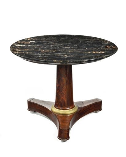 Pedestal table in flamed mahogany,
the circular...
