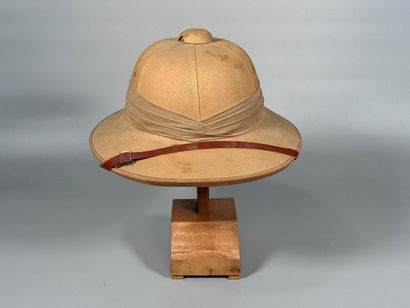 Casque à pointe
modèle 1895 prussien. 
Bombe...