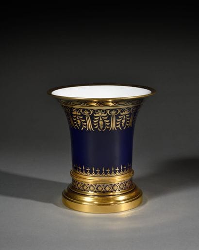 Sèvres
Vase cornet en deux parties formant...