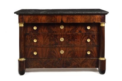Chest of drawers
in flamed mahogany with...