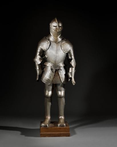 Armure de tournoi en pied
de style XVIè siècle.
Armet...