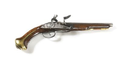 Pistolet d’arçon à silex.
Canon rond à bande...