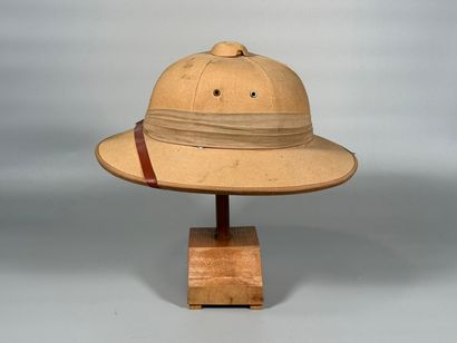 Casque à pointe
modèle 1895 prussien. 
Bombe...