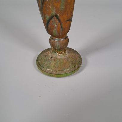 DAUM FRANCE
Spindle-shaped vase on a pedestal...