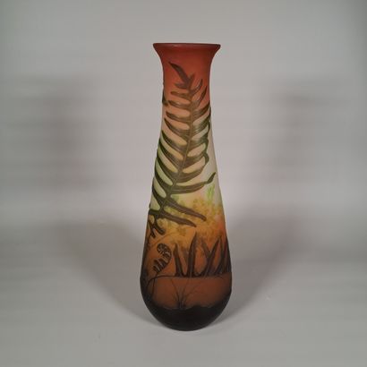 ETABLISSEMENT GALLE
Large multi-layered glass...