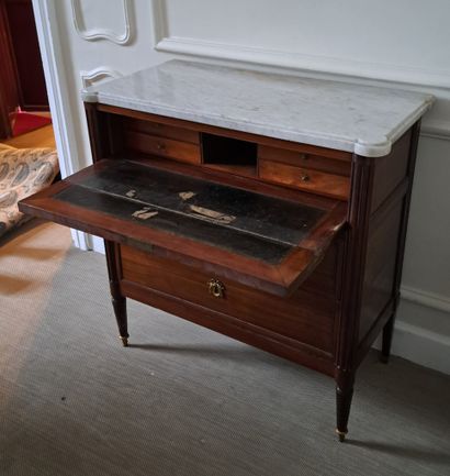 SCRIBAN COMMODE in mahogany veneer opening...