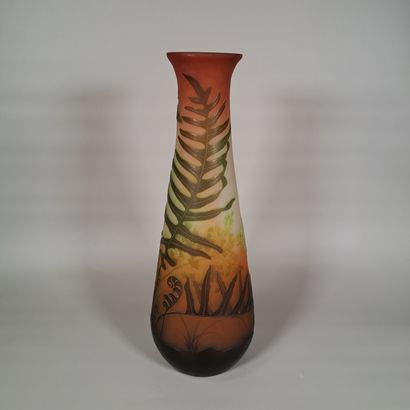 ETABLISSEMENT GALLE
Large multi-layered glass...