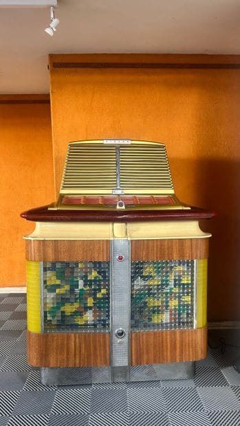 Jukebox Aireon 1200
 An emblematic model...
