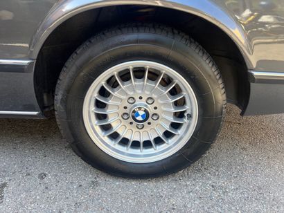 1981 BMW 635 CSI

•	Titre de circulation...