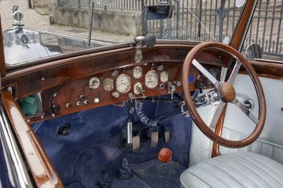 1934 DELAGE D8-15 L CABRIOLET CHAPRON
Carte...