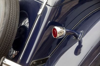 1934 DELAGE D8-15 L CABRIOLET CHAPRON
Carte...