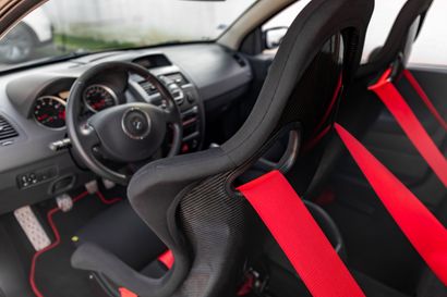 2009 RENAULT MÉGANE R26.R
•	Carte grise française
•	Numéro...