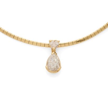 COLLIER 
présentant un diamant coeur et un...