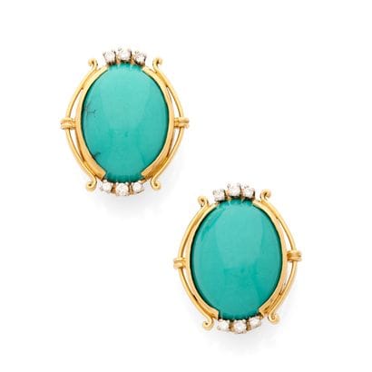 PAIRE DE BOUCLES D'OREILLES
retenant un cabochon...