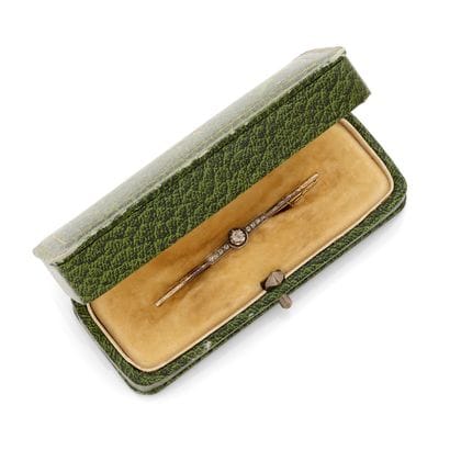BARETTE BROOCH
Featuring a rose-cut diamond...