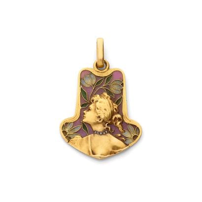 ART NOUVEAU 
PENDENTIF 
présentant un profil...