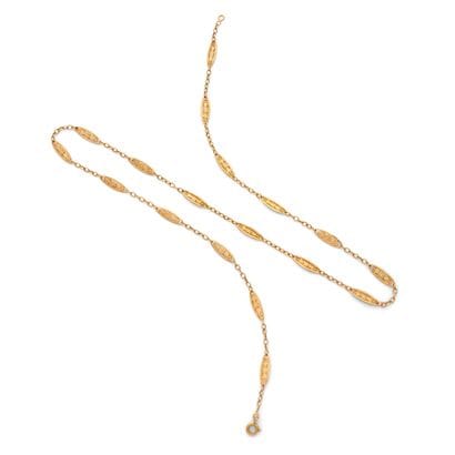 LONG NECKLACE
Featuring a series of oval...