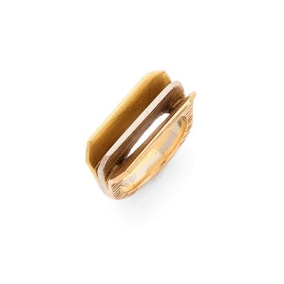 BAGUE 
retenant 3 formes géométriques séparées...