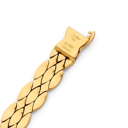 CARTIER
BRACELET 
composé d'une maille géométrique...