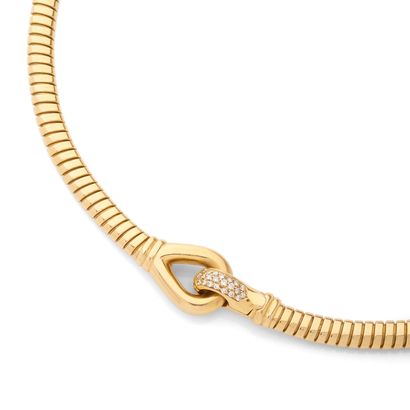 COLLIER RAS DE COU
présentant une maille...