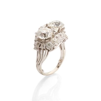 BAGUE TOI ET MOI
retenant 2 diamants taille...