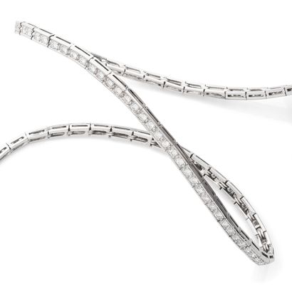 COLLIER RIVIÈRE 
retenant une suite de 64...