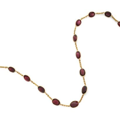 LONG NECKLACE
Featuring a series of oval...