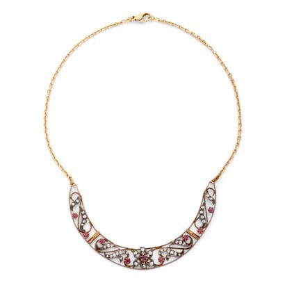 NECKLACE
A garland featuring three articulated...
