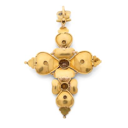 CROSS PENDANT
Featuring a design of scrollwork...