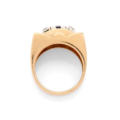 BAGUE TANK
présentant un décor géométrique...