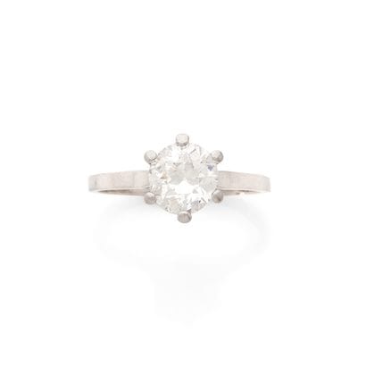 SOLITAIRE 
retenant un diamant taille ancienne...