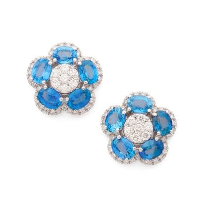 PAIRE DE PUCES D'OREILLES 
présentant un...