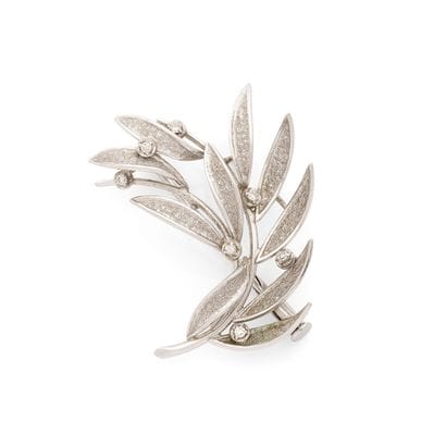 BROCHE
présentant un motif de rameau d'olivier...