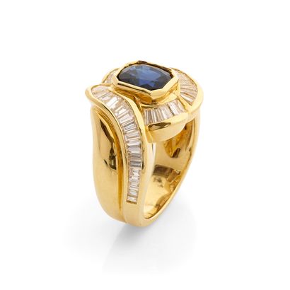 BAGUE
présentant une forme de tourbillon...
