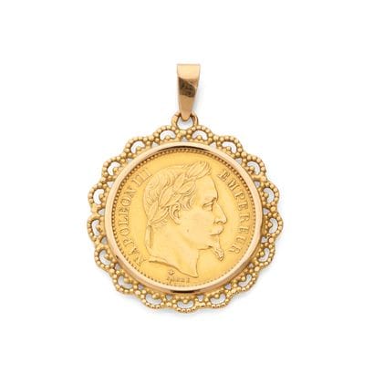 PENDENTIF
retenant une pièce Napoléon III...